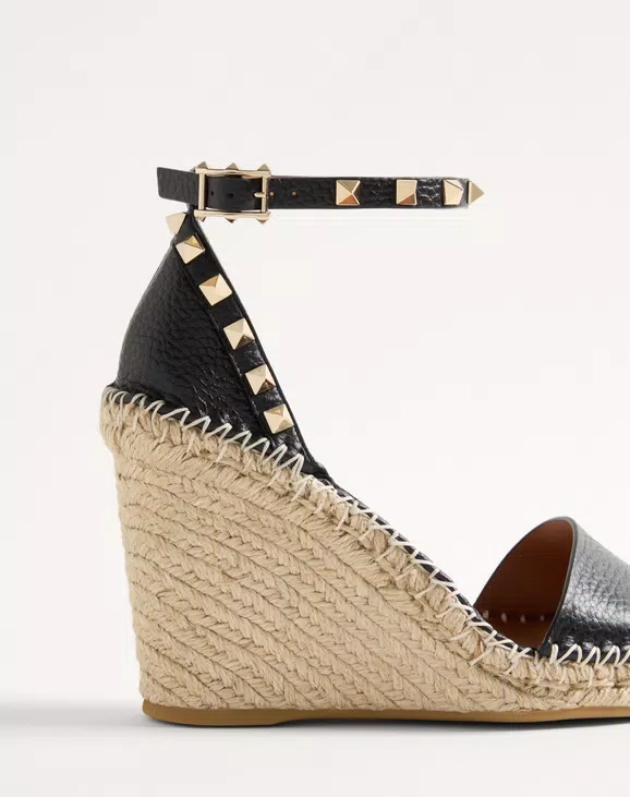 Valentino Double Rockstud Grainy Calfskin Wedge Sandal 105 Mm - Image 2